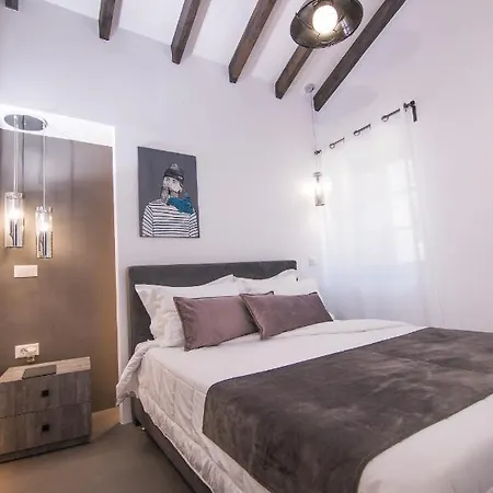 Ialemos Group アパート *