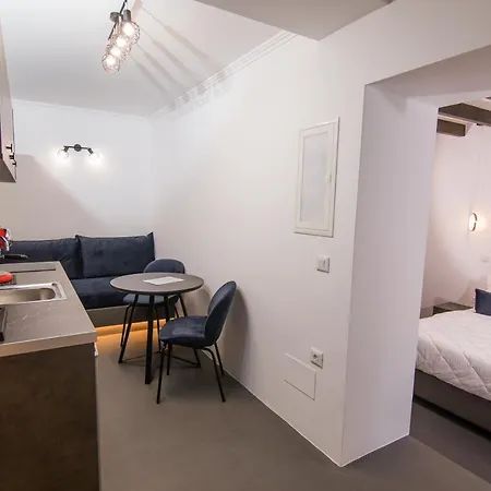 アパート Ialemos Group シミ