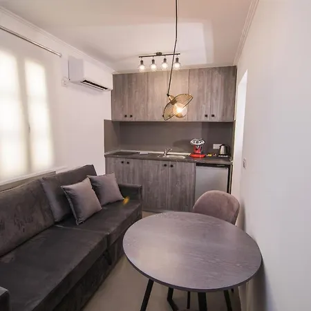 Ialemos Group シミ