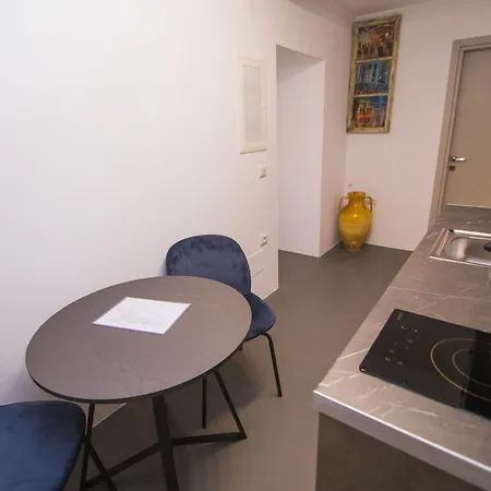 Ialemos Group シミ