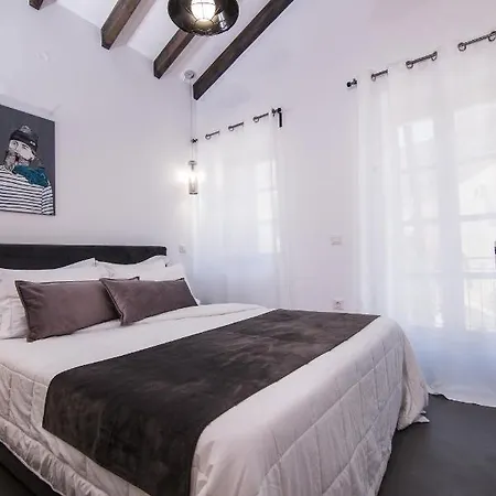 Ialemos Group アパート