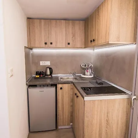 Ialemos Group シミ